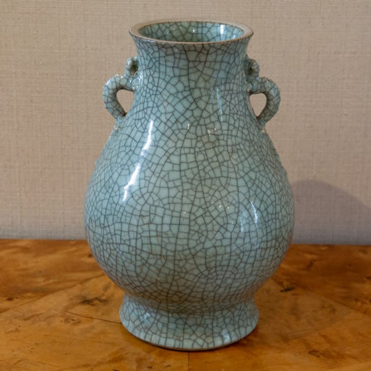 A CHINESE CELADON VASE WITH CRAQUELURE GLAZE