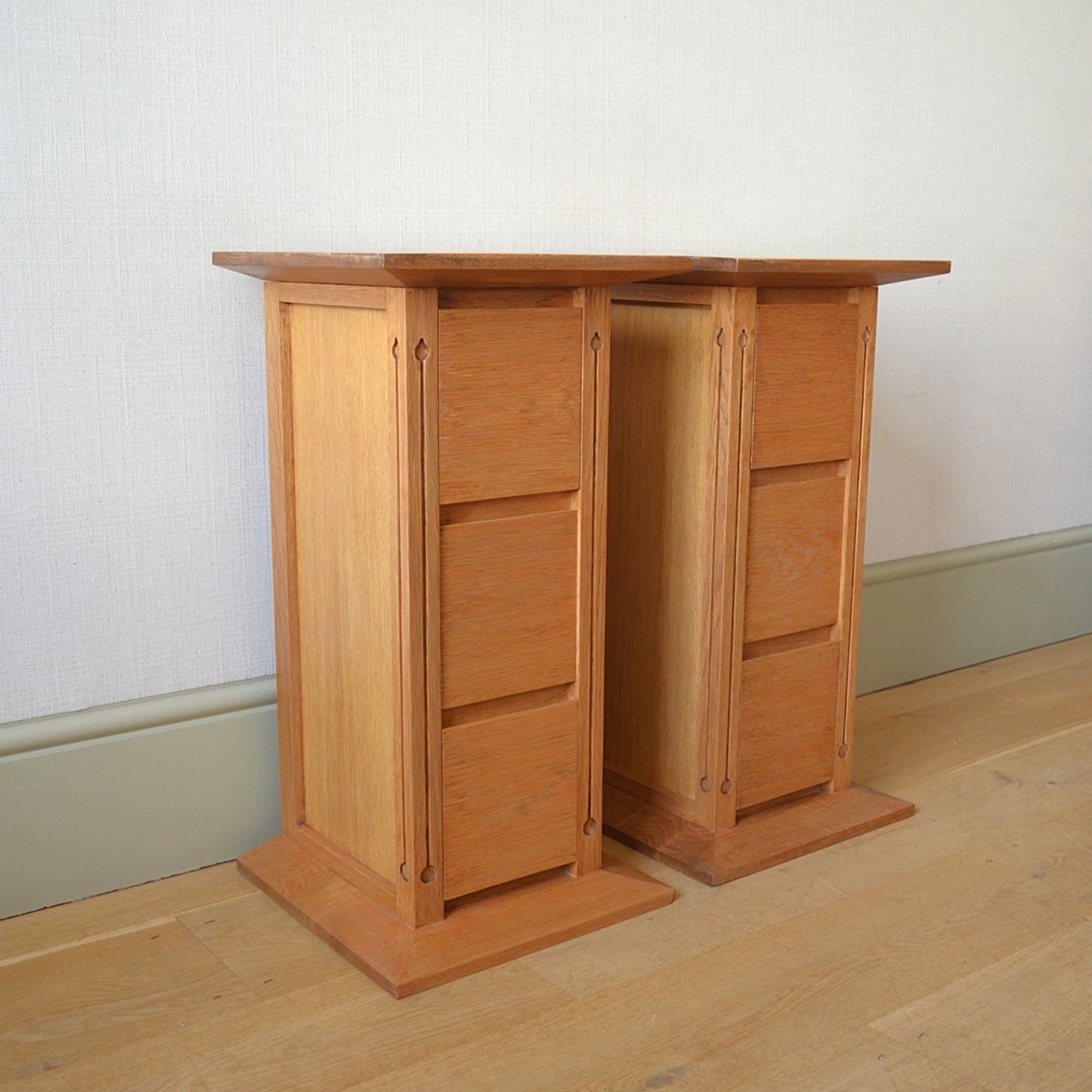 Pair of Arts and Crafts Stickley Oak Bedside Drawers