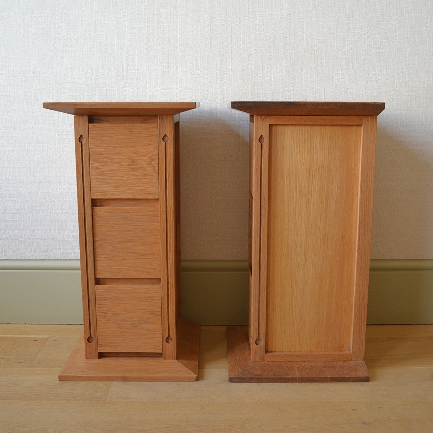 Pair of Arts and Crafts Stickley Oak Bedside Drawers