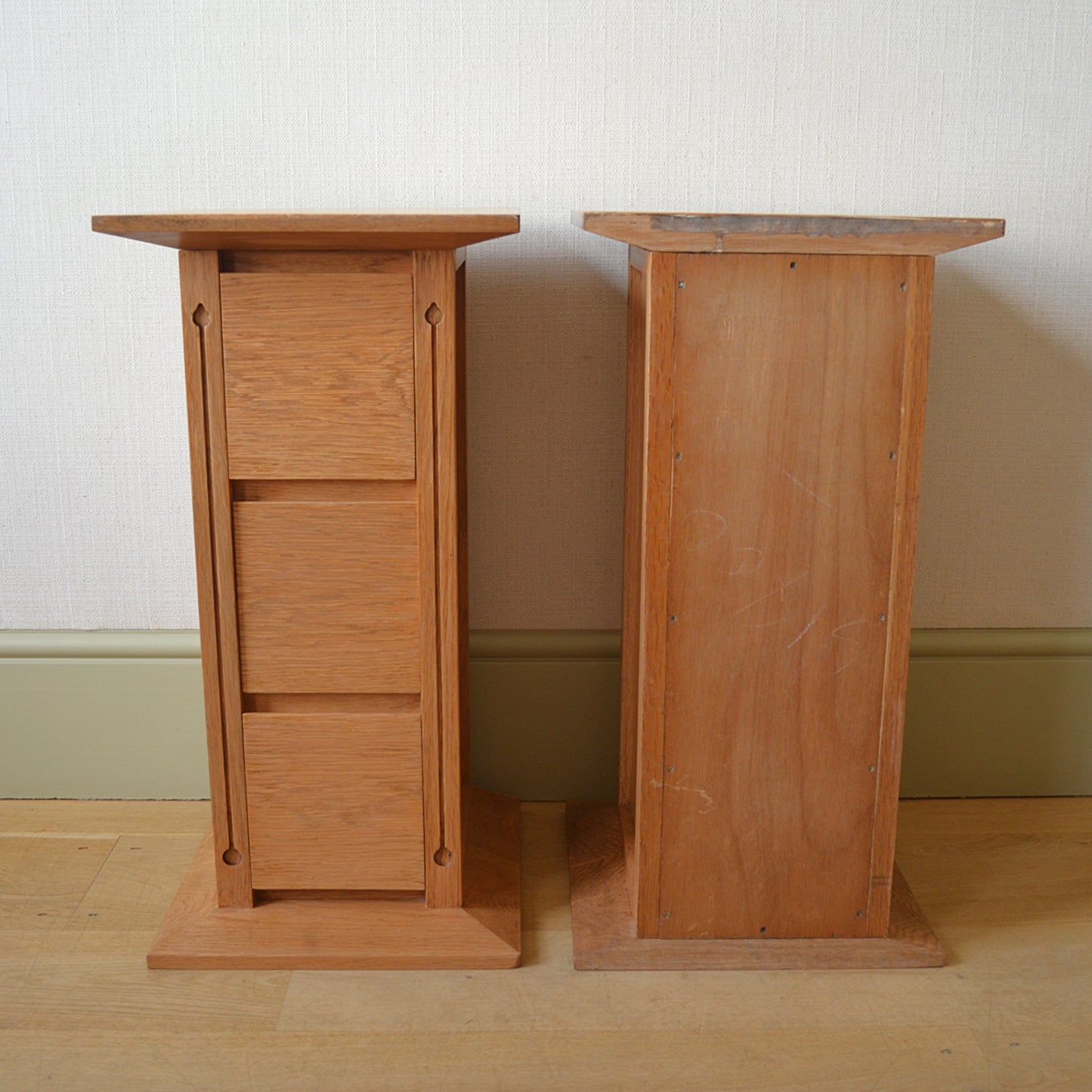 Pair of Arts and Crafts Stickley Oak Bedside Drawers