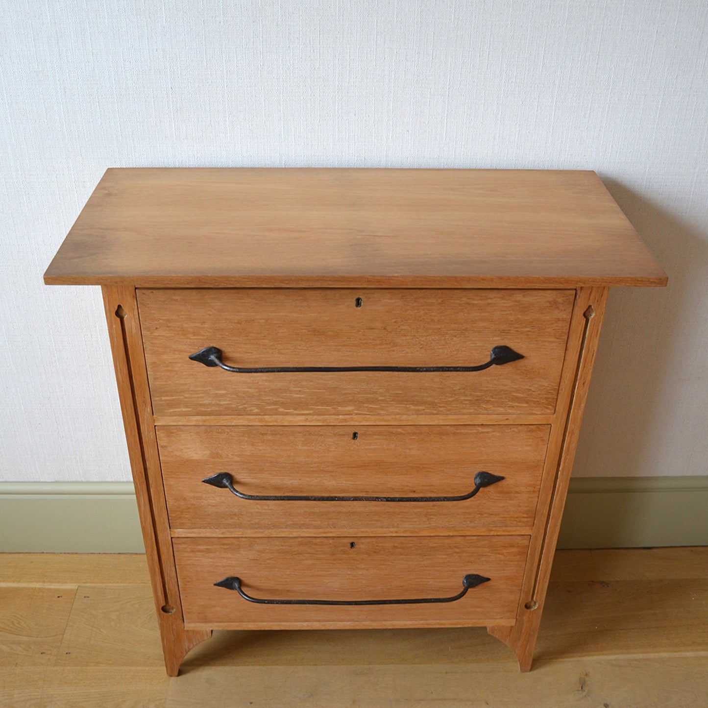 Arts and Crafts style Oak Chest of Drawers