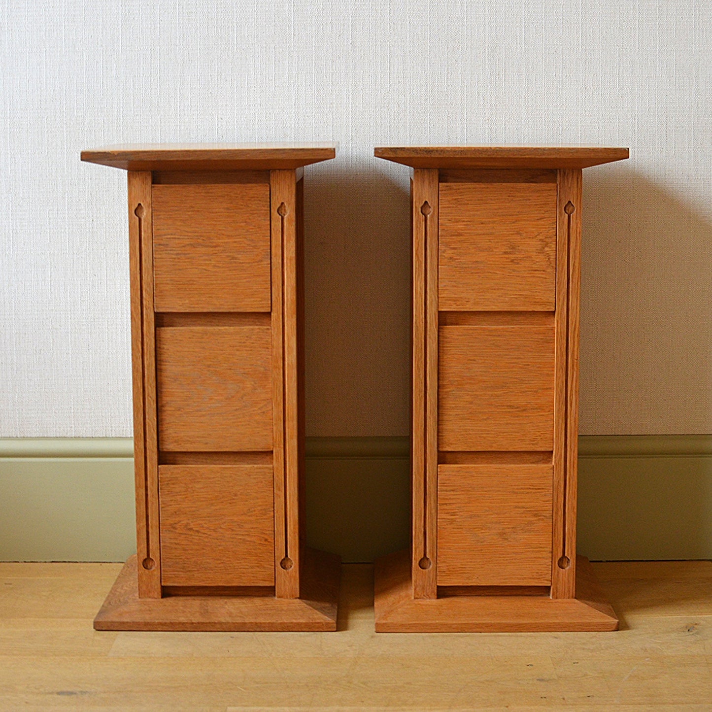 Pair of Arts and Crafts Stickley Oak Bedside Drawers
