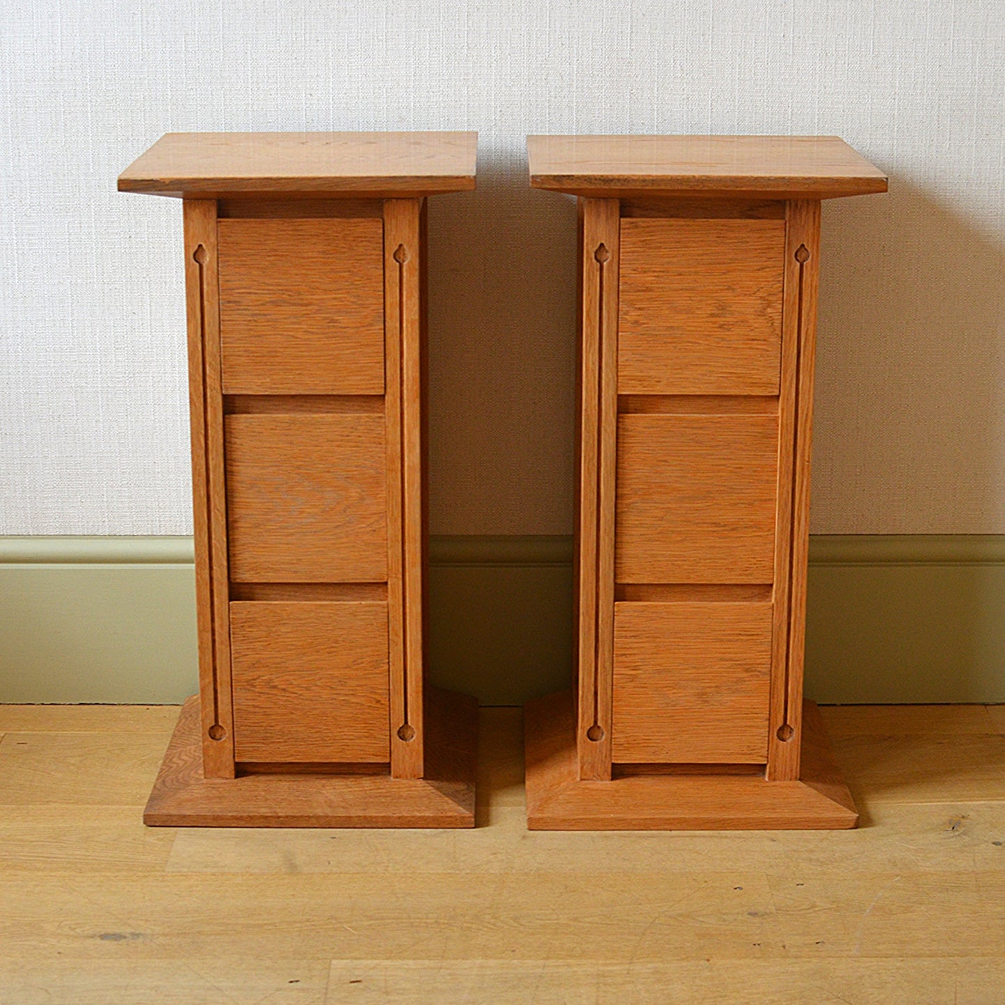 Pair of Arts and Crafts Stickley Oak Bedside Drawers