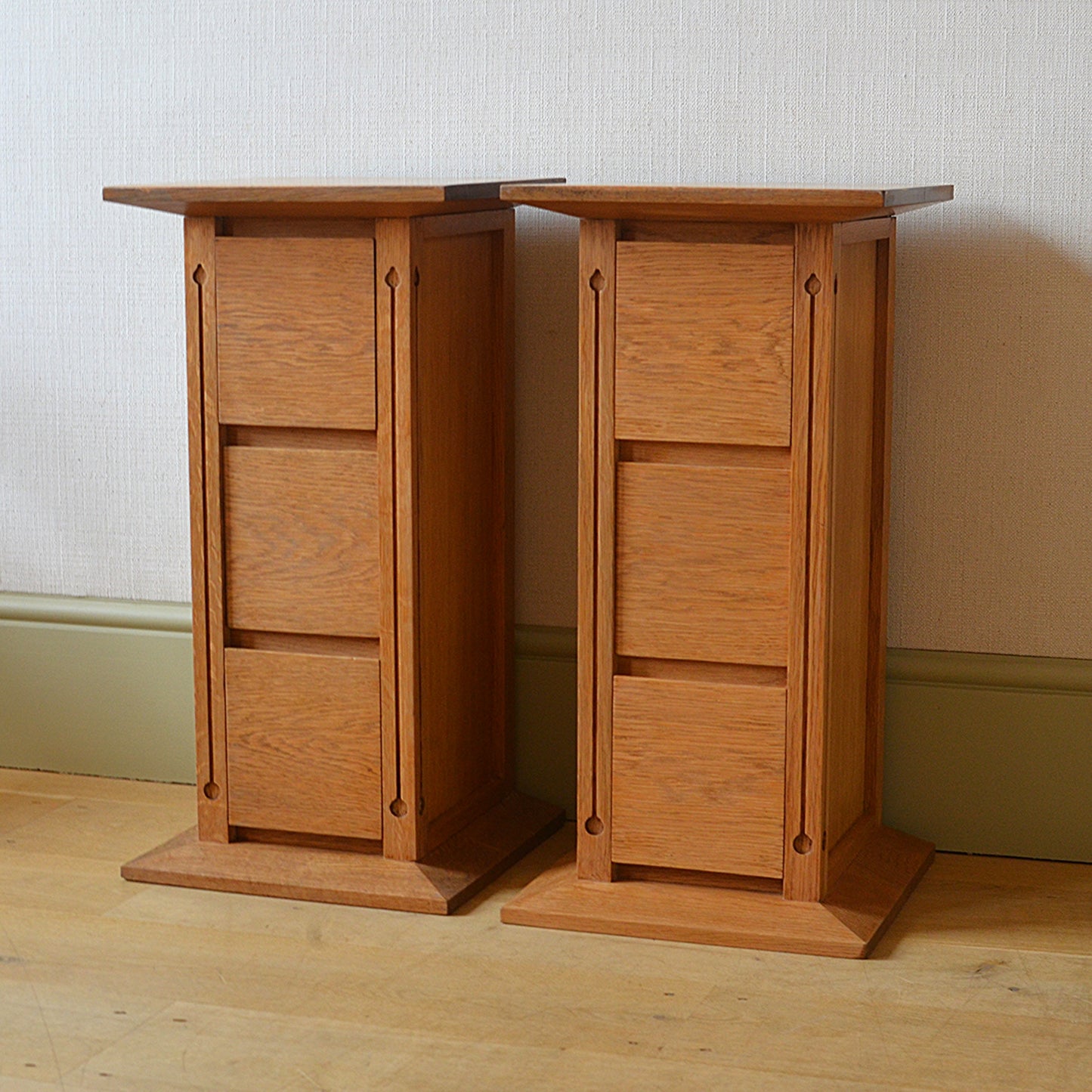 Pair of Arts and Crafts Stickley Oak Bedside Drawers