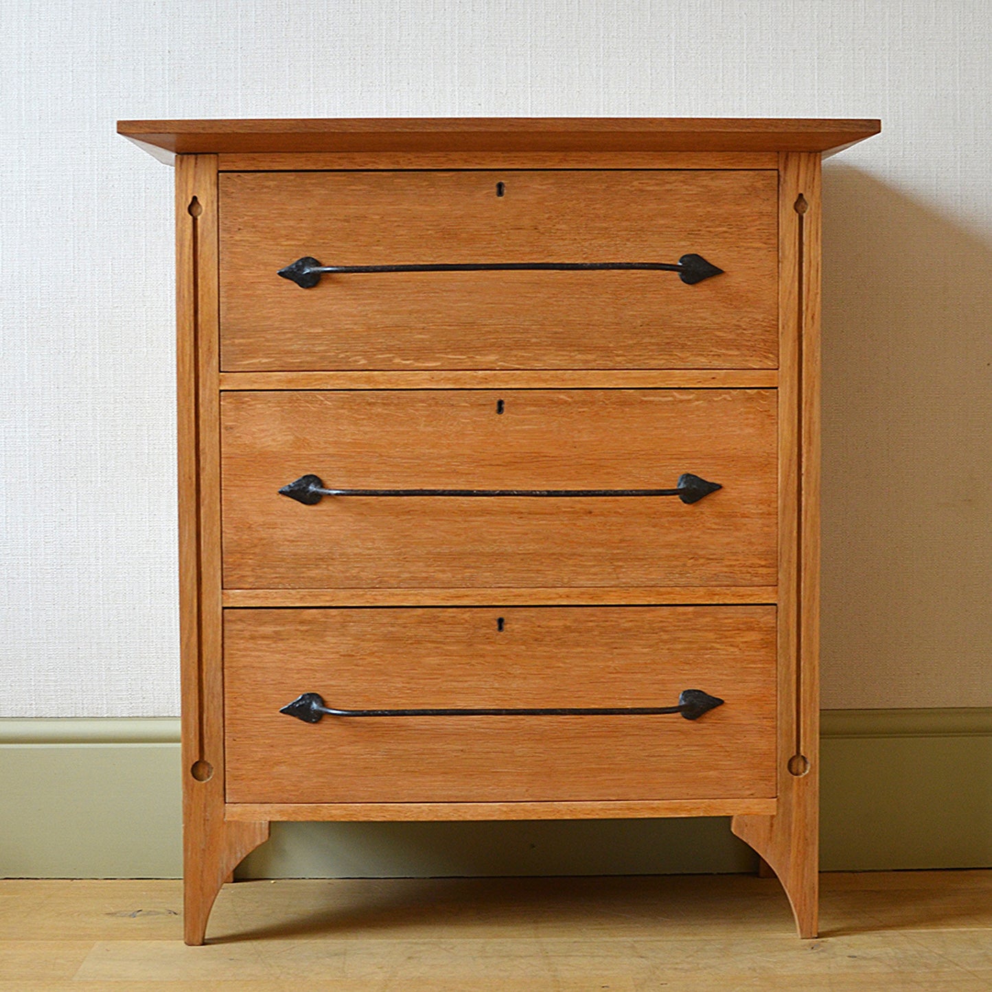 Arts and Crafts style Oak Chest of Drawers