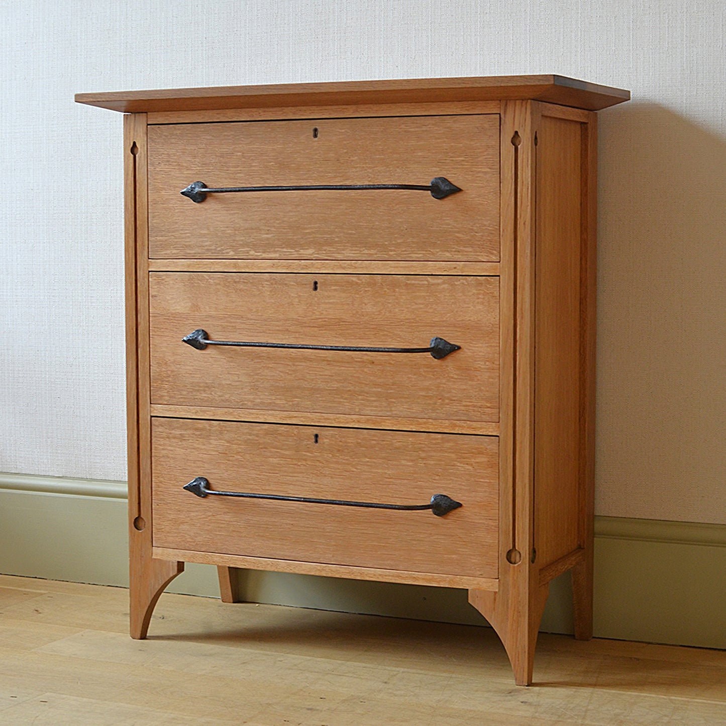 Arts and Crafts style Oak Chest of Drawers