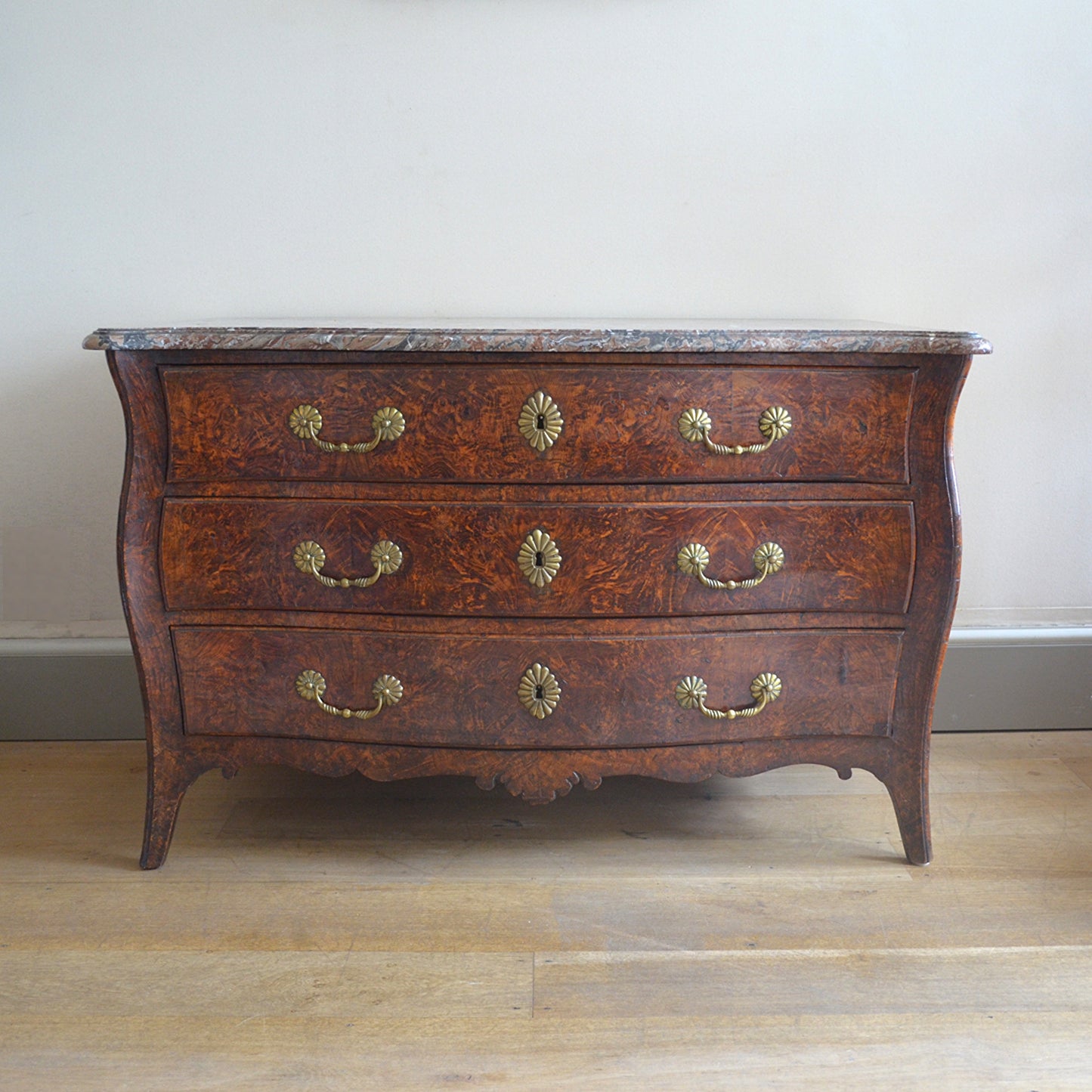 Louis XV Bombe Commode