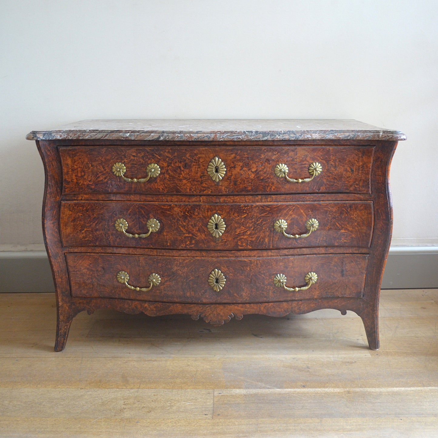 Louis XV Bombe Commode