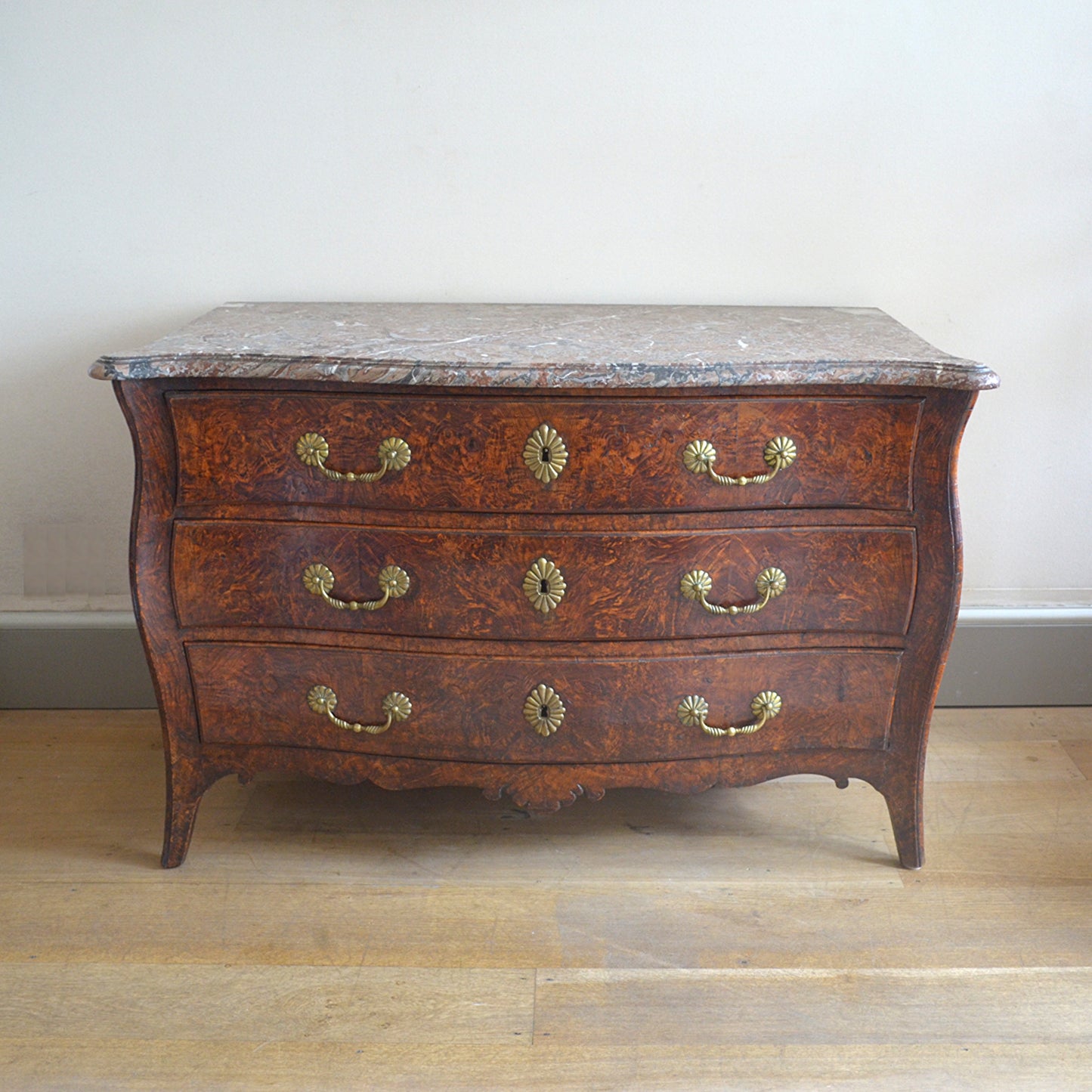 Louis XV Bombe Commode
