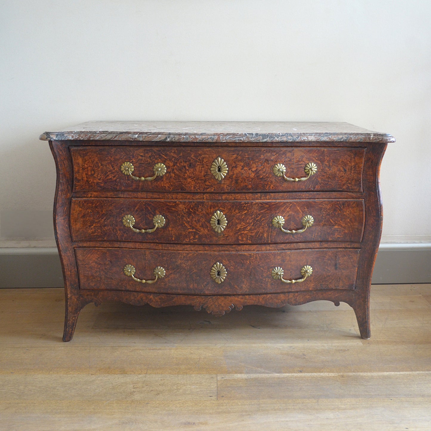 Louis XV Bombe Commode