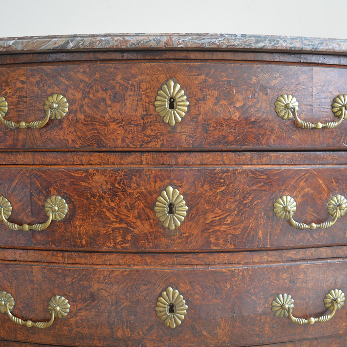 Louis XV Bombe Commode