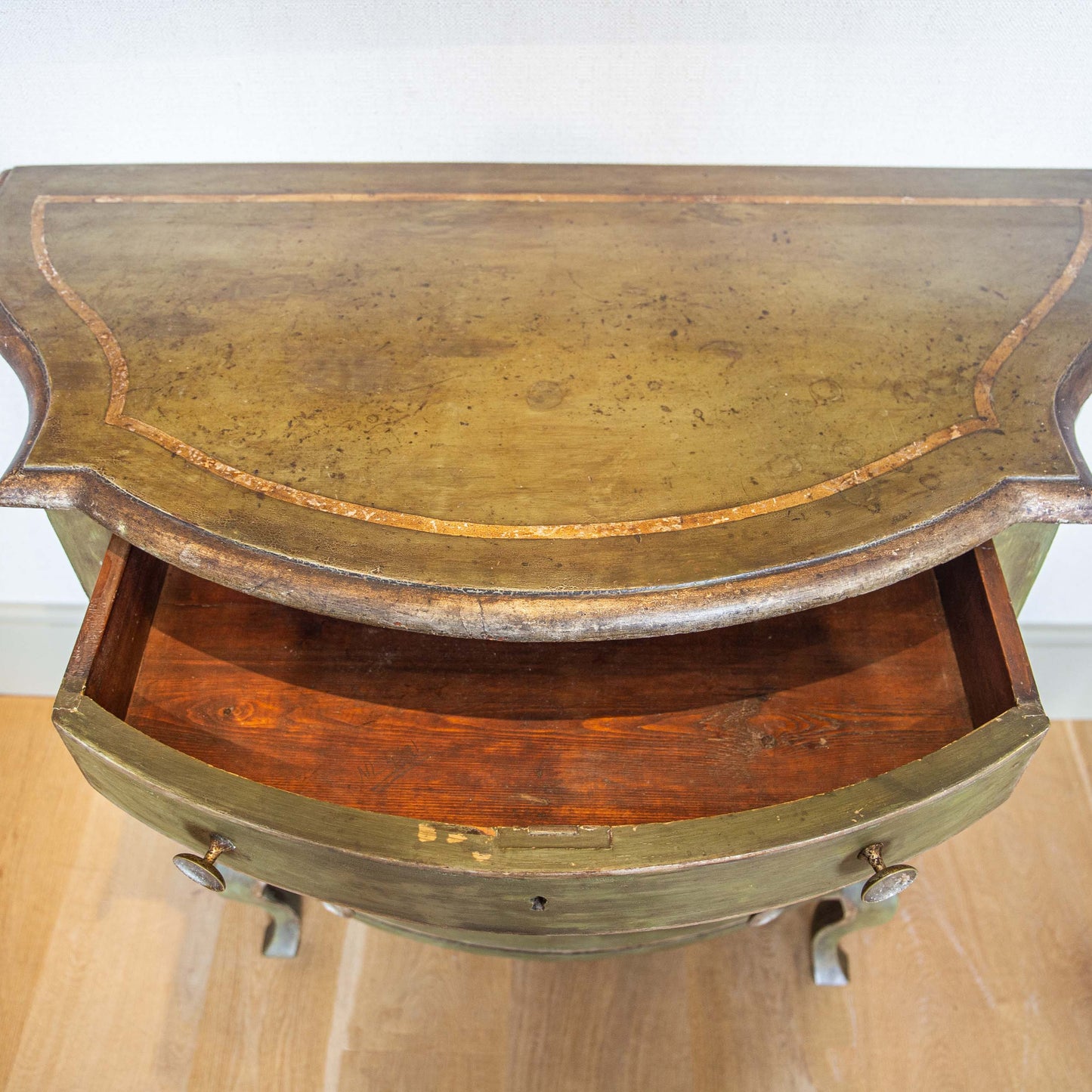 Serpentine Chest of Drawers.