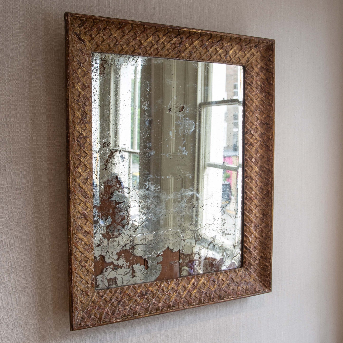 A BOLD MONTPARNASSE FRAME WITH LATTICE DESIGN