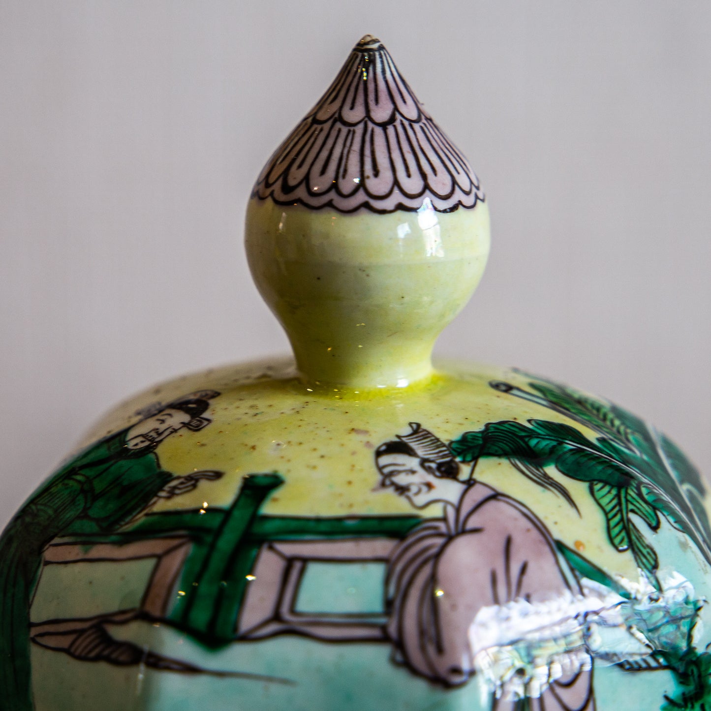 A Large Chinese Famille Verte Covered Jar
