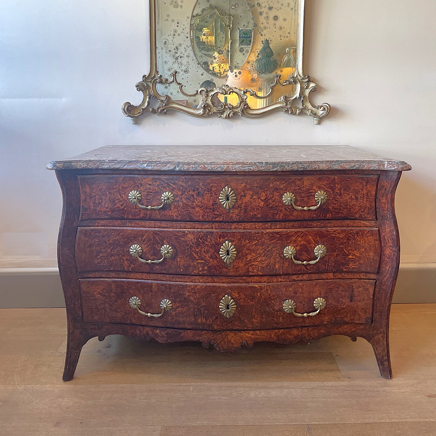 Louis XV Bombe Commode