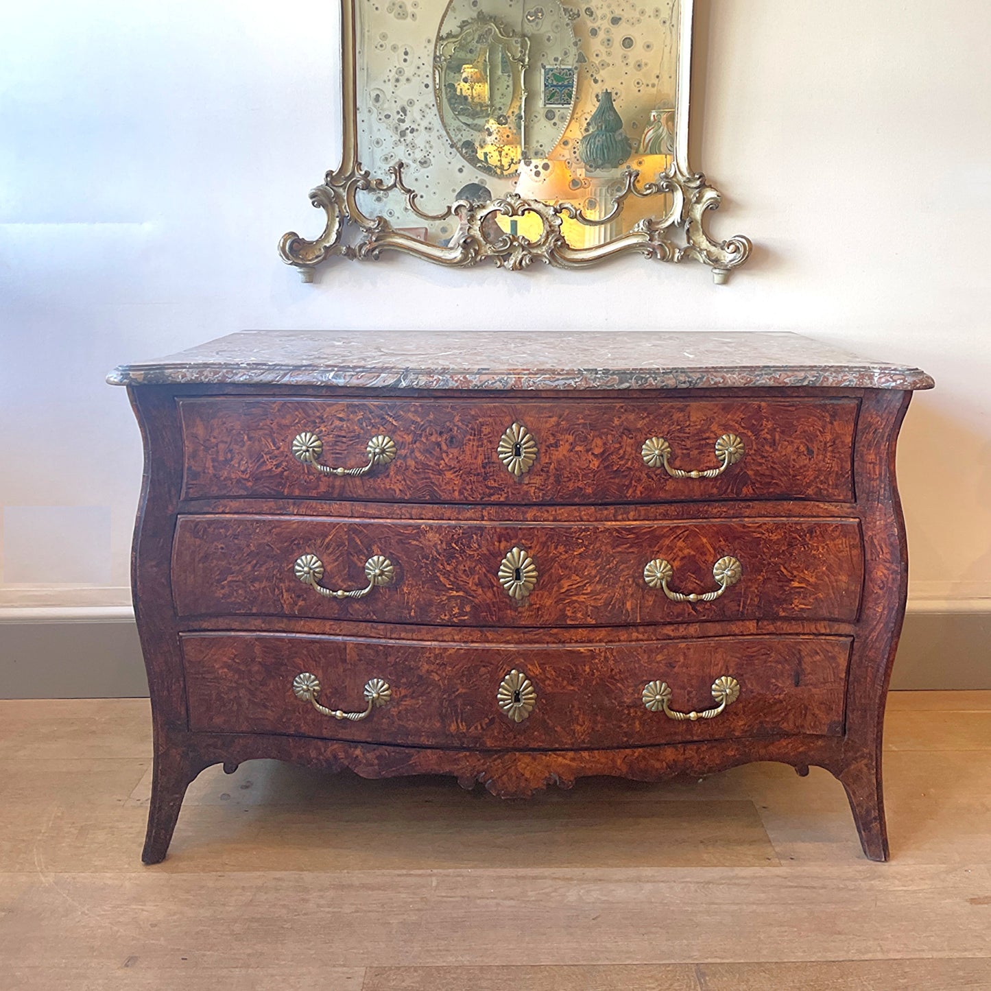Louis XV Bombe Commode