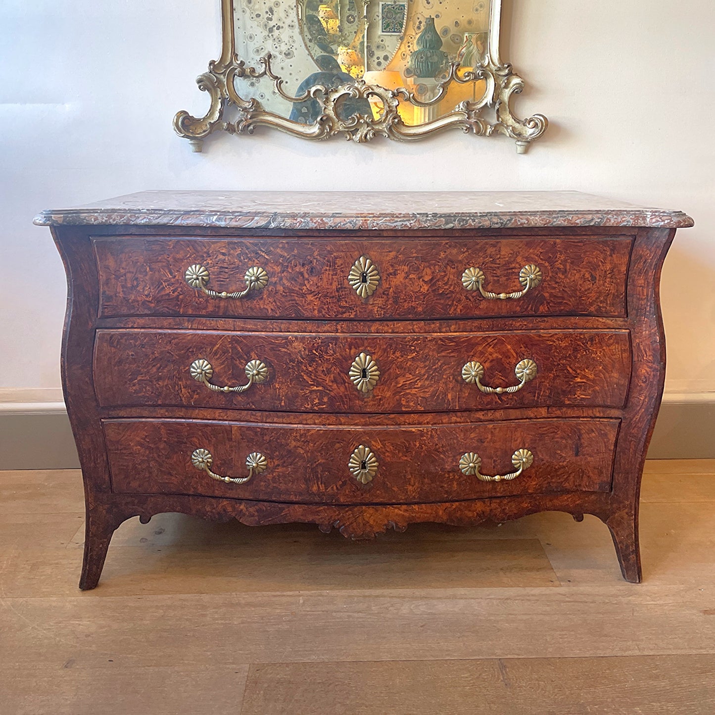 Louis XV Bombe Commode