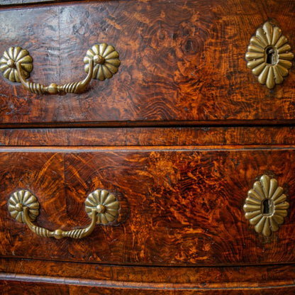 Louis XV Bombe Commode