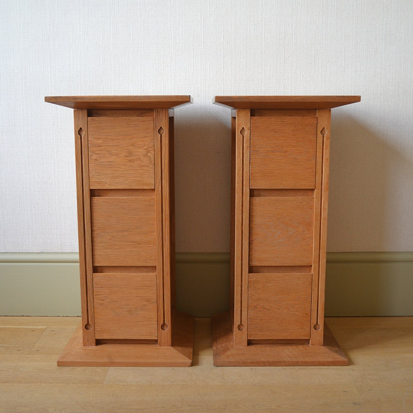Pair of Arts and Crafts Stickley Oak Bedside Drawers