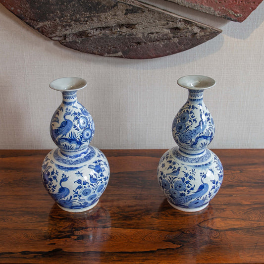 PAIR OF 18TH CENTURY DOUBLE GOURD BLUE AND WHITE DELFT VASES