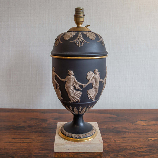 A CLASSICALLY DECORATED WEDGWOOD VASE AS A LAMP