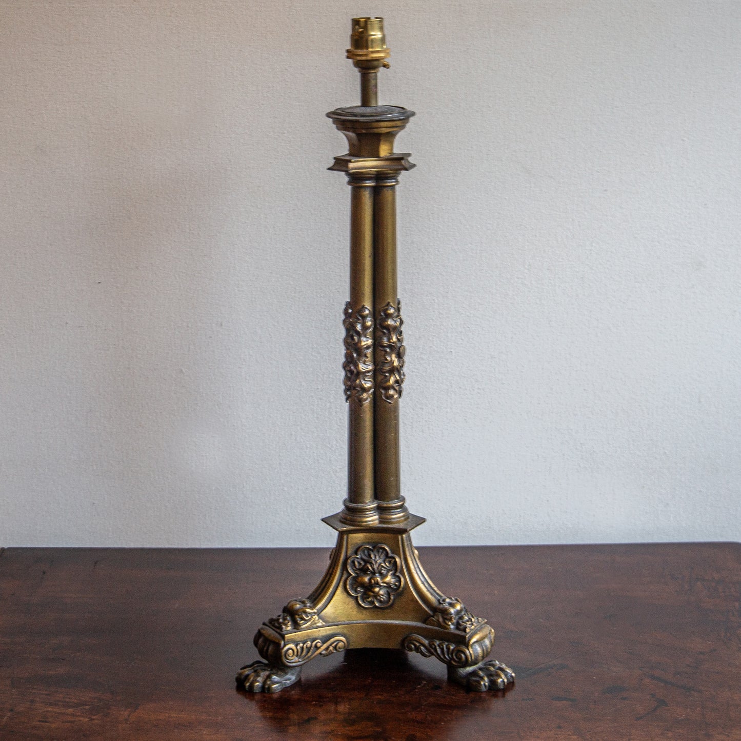 BRONZE CLASSICAL LAMP WITH TRIFORM
