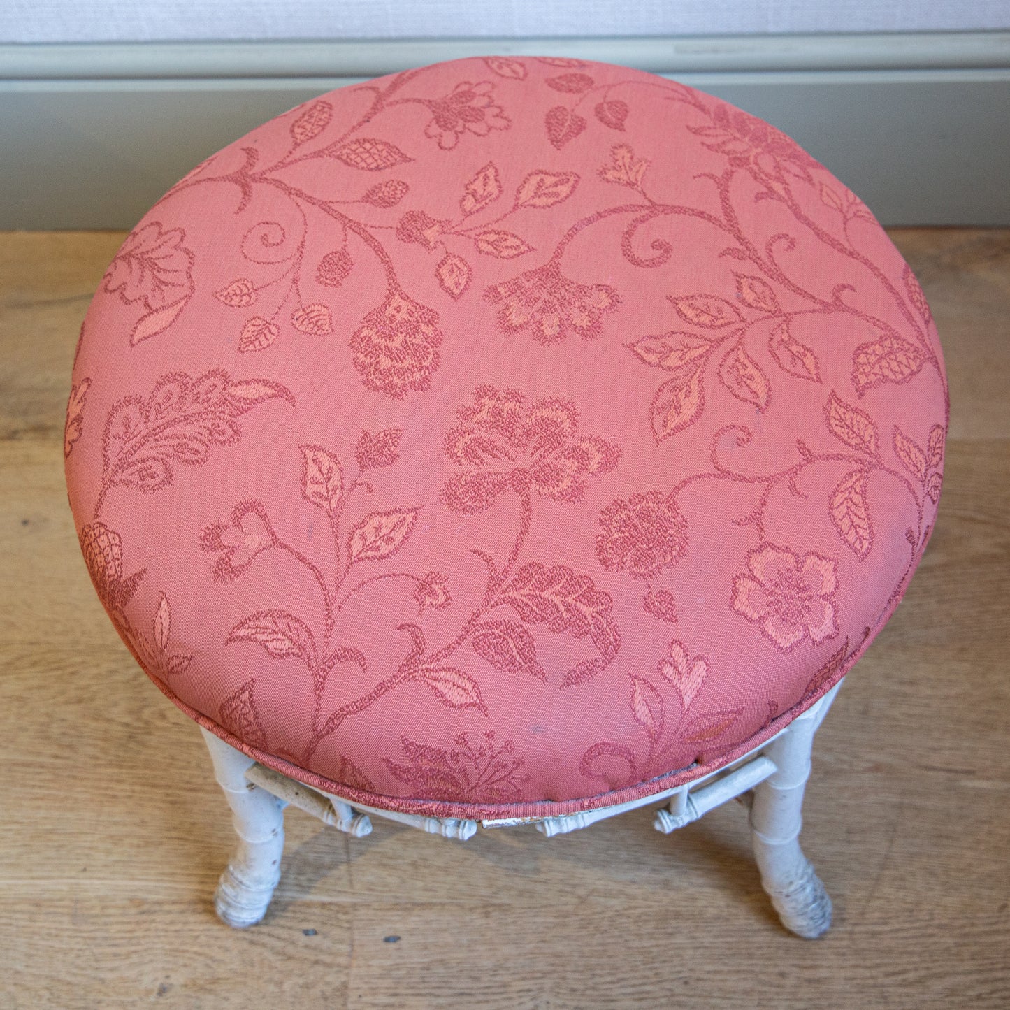 A WHITE PAINTED FAUX BAMBOO CIRCULAR STOOL