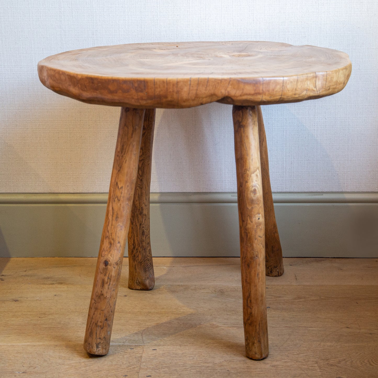 ROUND BLONDE RUSTIC TABLE