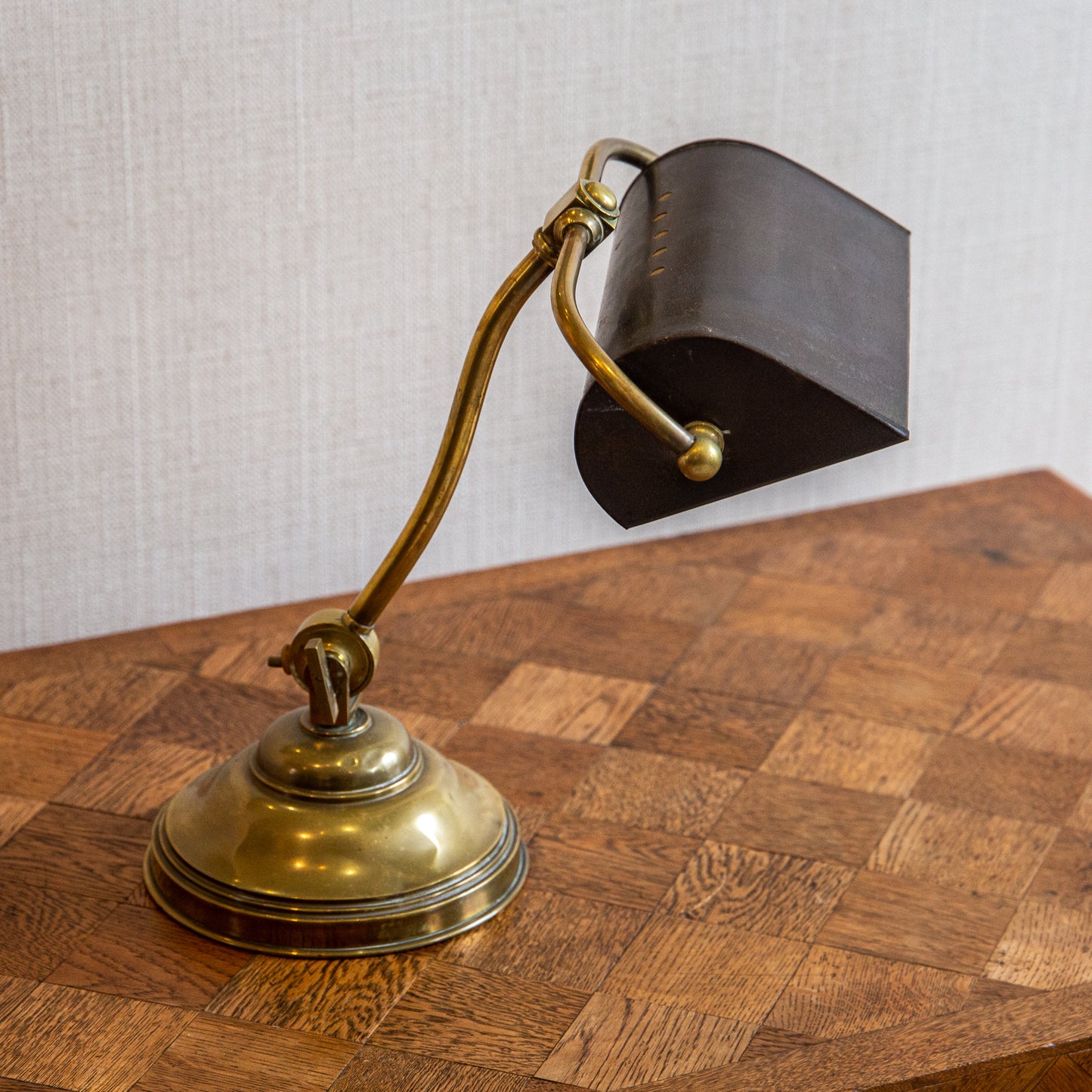 EARLY 20TH CENTURY BRASS DESK LAMP