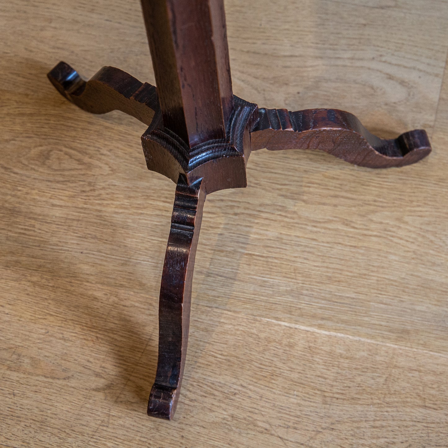 TALL OAK TRIPOD TABLE