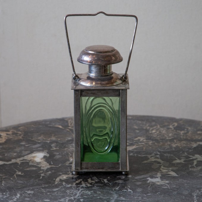 METAL DECANTER IN THE FORM OF A LANTERN